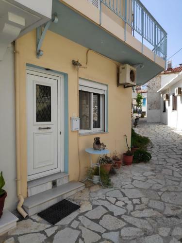 Apartment In Limni