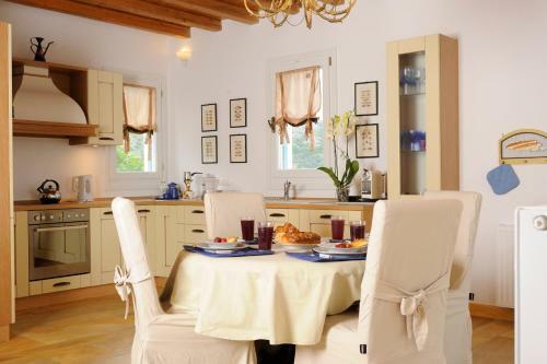 Andros: Luxurious Villa With Private Swimming Pool