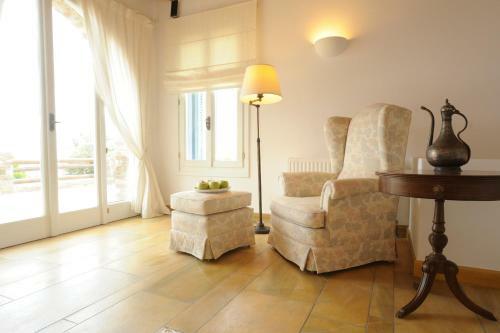 Andros: Luxurious Villa With Private Swimming Pool