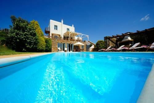 Andros: Luxurious Villa With Private Swimming Pool