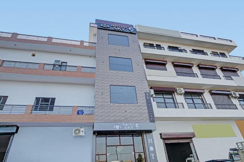 Townhouse 1003 Hotel Sky 9