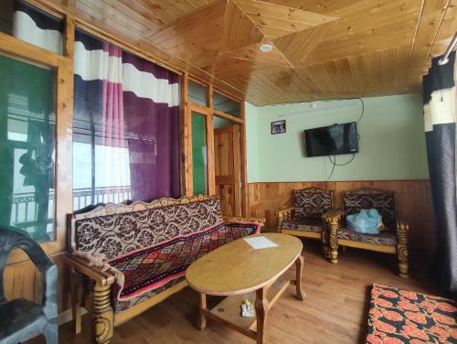 Interval Homestay And Cafe