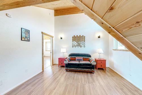 Riverfront Lodge