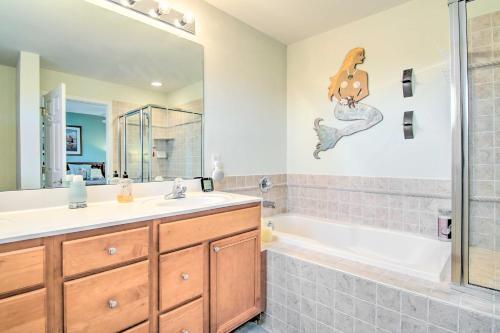 Gem 2 Mi To Beach Private Deck And Bay Access!