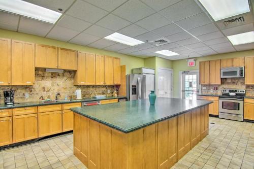 Gem 2 Mi To Beach Private Deck And Bay Access!