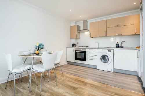 Bright And Cozy 2-bed Apartment In Dagenham