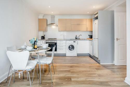Bright And Cozy 2-bed Apartment In Dagenham