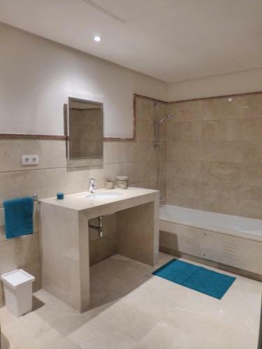 El Casar Apartments