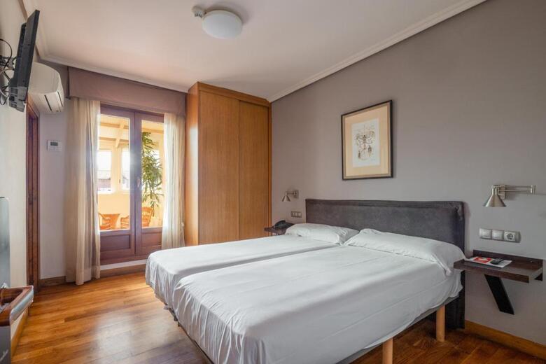 Hostal Izar-ondo
