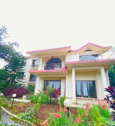 God's Abode : Entire Villa 7500 Sq Ft