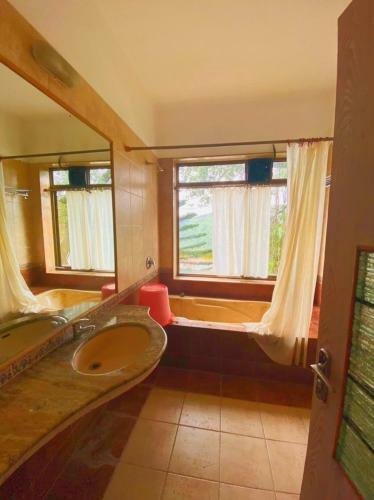 God's Abode : Entire Villa 7500 Sq Ft