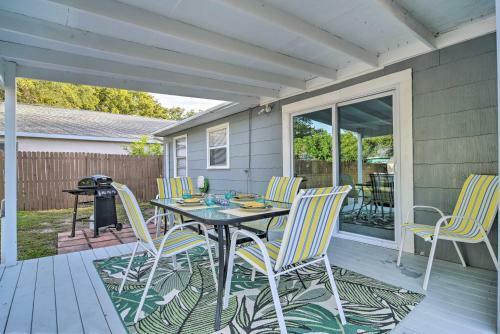 Clearwater Seaside Bungalow Patio And Grill!
