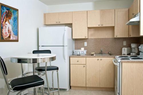 Hotel South River Suites