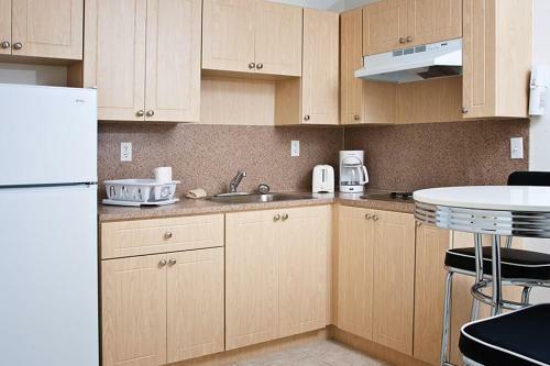 Hotel South River Suites