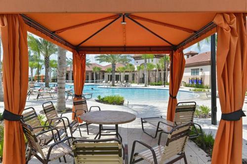 Fabulous Home With Pool At Solterra Resort St5501