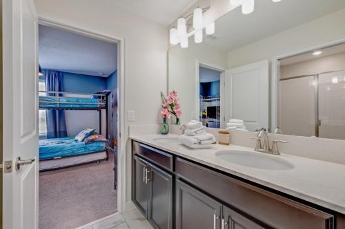 8940titanium Villa