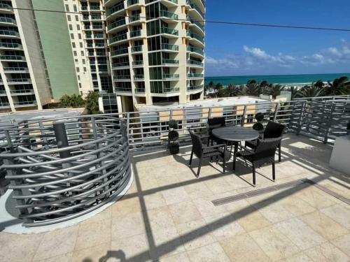 Hotel Luxurious Rooftop Terrace With Jacuzzi