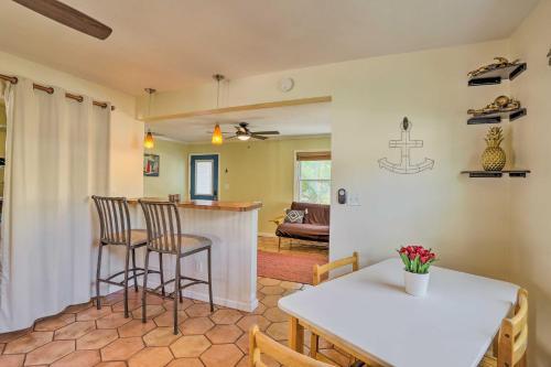 Bright St Petersburg Bungalow About 3 Mi To Beach