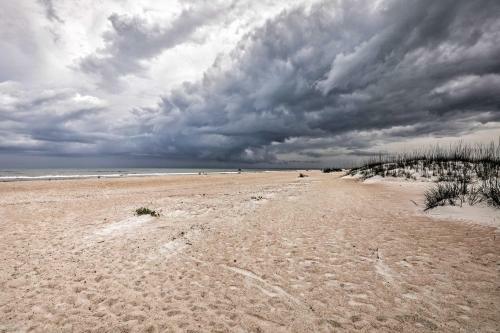 Coastal Getaway - Walk To St Augustine Beach!