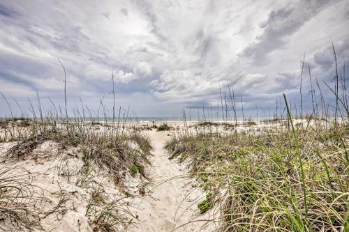 Coastal Getaway - Walk To St Augustine Beach!