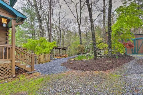 Chic Cherry Goose Lodge With Hot Tub And Deck!