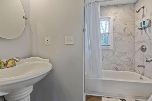 New Beautiful 3 Bedroom 3 Bath.