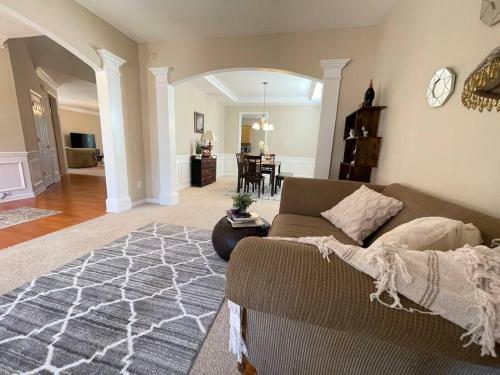 Quiet And Spacious 3 Bedroom 2.5 Bath Home