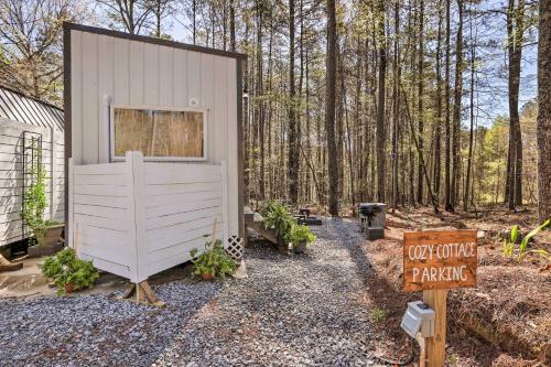 Newnan Tiny Home With Fire Pit And Charcoal Grill