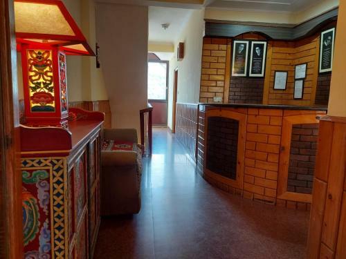 Auspiscious Him View Hotel