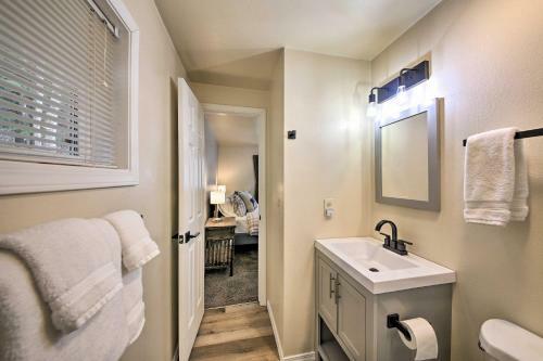 Pet-friendly Abode About 5 Mi To Sandpoint Beach!