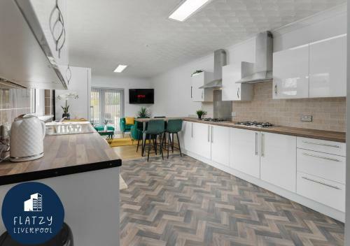 Flatzy - 6 Bed Oasis Close To Football Stadiums