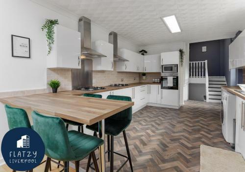 Flatzy - 6 Bed Oasis Close To Football Stadiums
