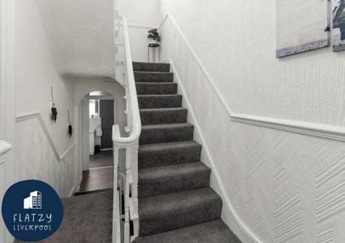 Flatzy - 6 Bed Oasis Close To Football Stadiums
