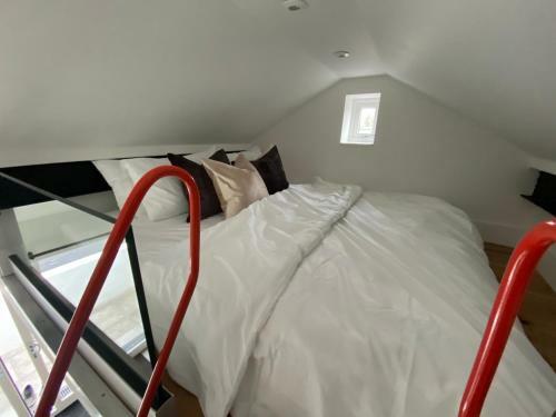 Adorable 1-bedroom Holiday Home With Free Parking