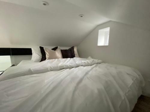 Adorable 1-bedroom Holiday Home With Free Parking