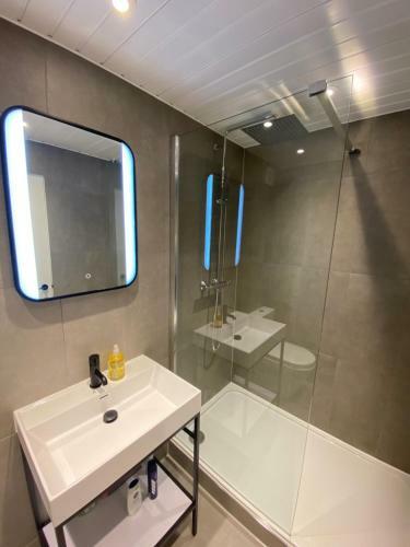Adorable 1-bedroom Holiday Home With Free Parking