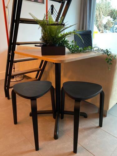 Adorable 1-bedroom Holiday Home With Free Parking
