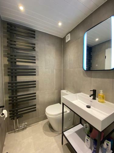 Adorable 1-bedroom Holiday Home With Free Parking