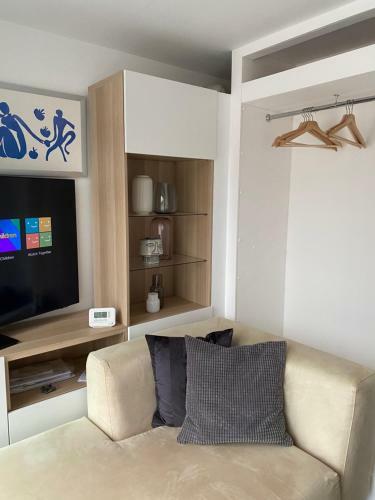 Adorable 1-bedroom Holiday Home With Free Parking