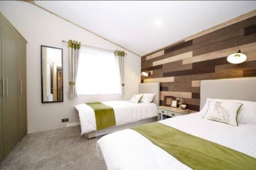 Luxury 2 Bedroom Lodge On Hoburne Devon Bay