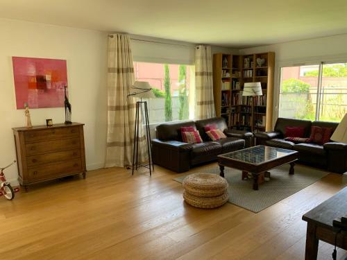 Maison Spacieuse Avec Piscine Chauff�e