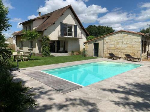 Maison Spacieuse Avec Piscine Chauff�e