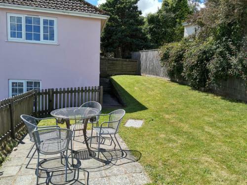 Comfortable Ground Floor 1 Bed Apartment With Garden In Great Location