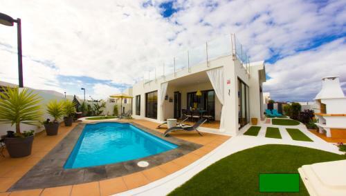 Immaculate 3-bed Villa In Playa Blanca Bv18