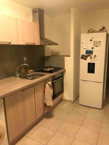 Apartamento Bas De Villa, Calme Proche Toutes Commodit�s.