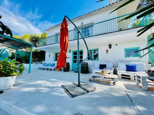 Happy Home With Pool And Bbq
