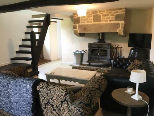 Jasmin Cottage With Hot Tub