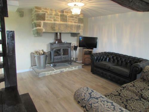 Jasmin Cottage With Hot Tub