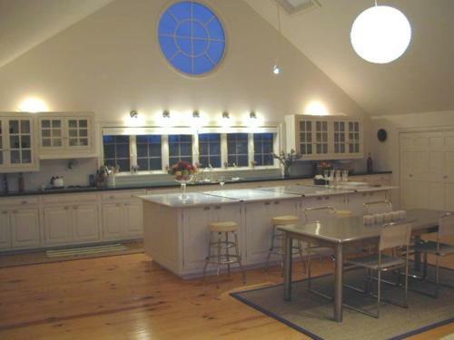 Modern Barn Loft In North Fork Vineyards In Backyard Farm
