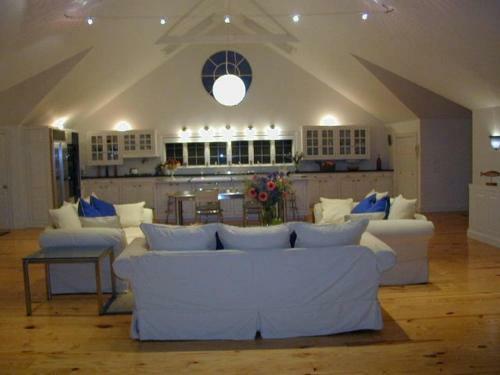 Modern Barn Loft In North Fork Vineyards In Backyard Farm